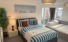 Luxury Rooms - Pick A Room - Free Parking & Kitchen Access, Near Etihad Stadium, The Coop Live & Piccadilly Station, Manchester