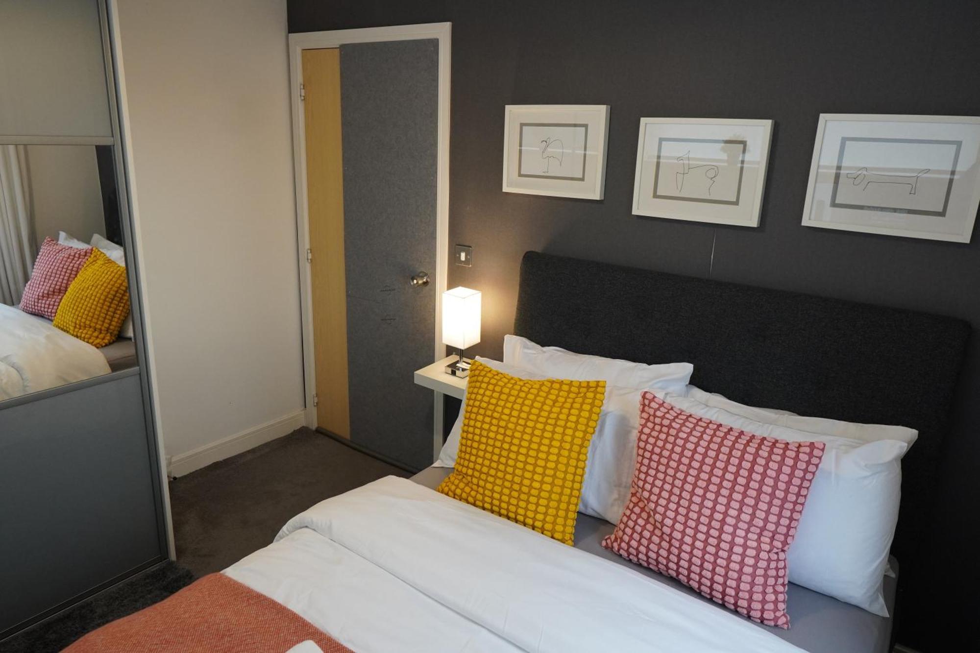 Luxury Rooms - Pick A Room - Free Parking & Kitchen Access, Near Etihad Stadium, The Coop Live & Piccadilly Station, Manchester Buitenkant foto