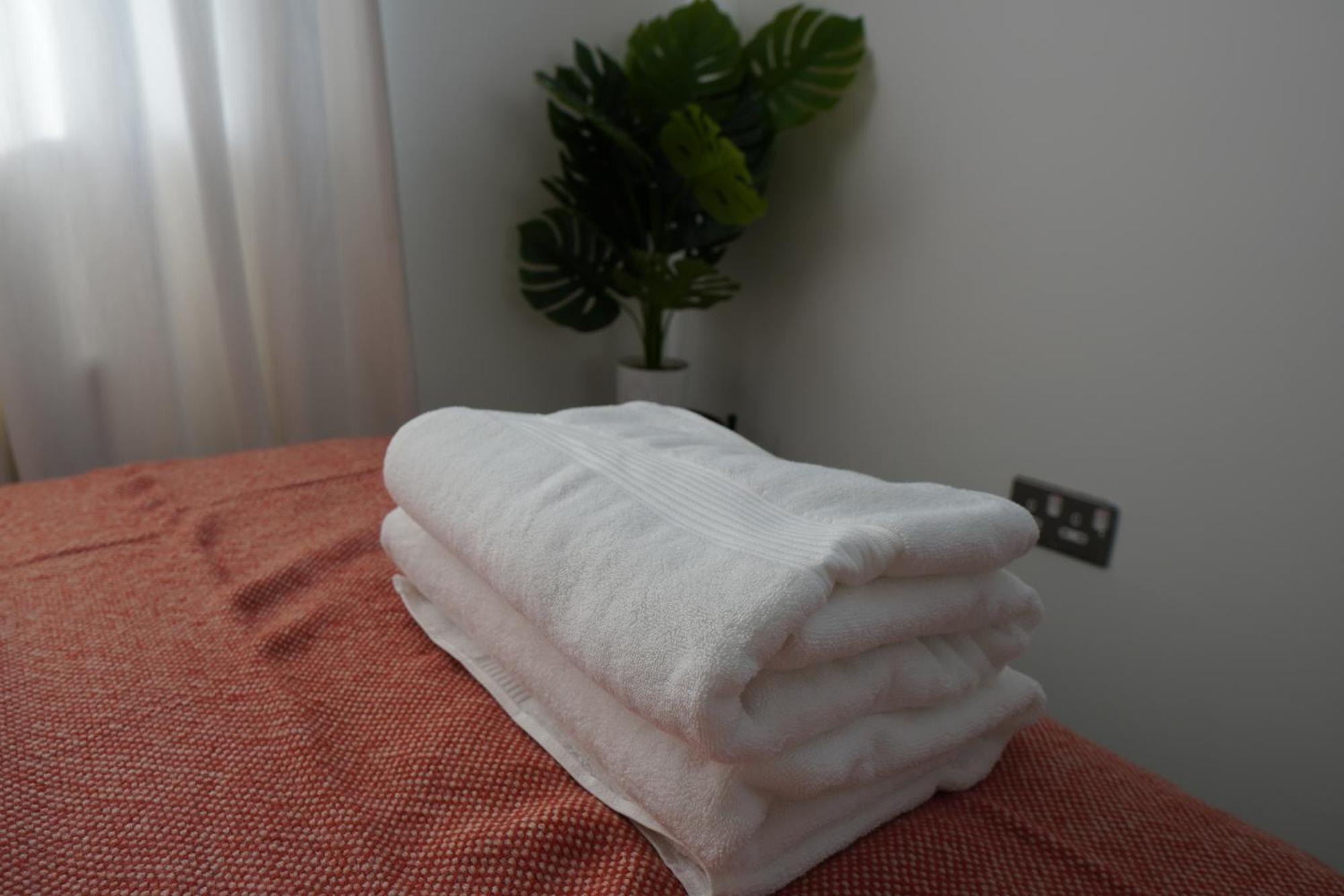 Luxury Rooms - Pick A Room - Free Parking & Kitchen Access, Near Etihad Stadium, The Coop Live & Piccadilly Station, Manchester Buitenkant foto