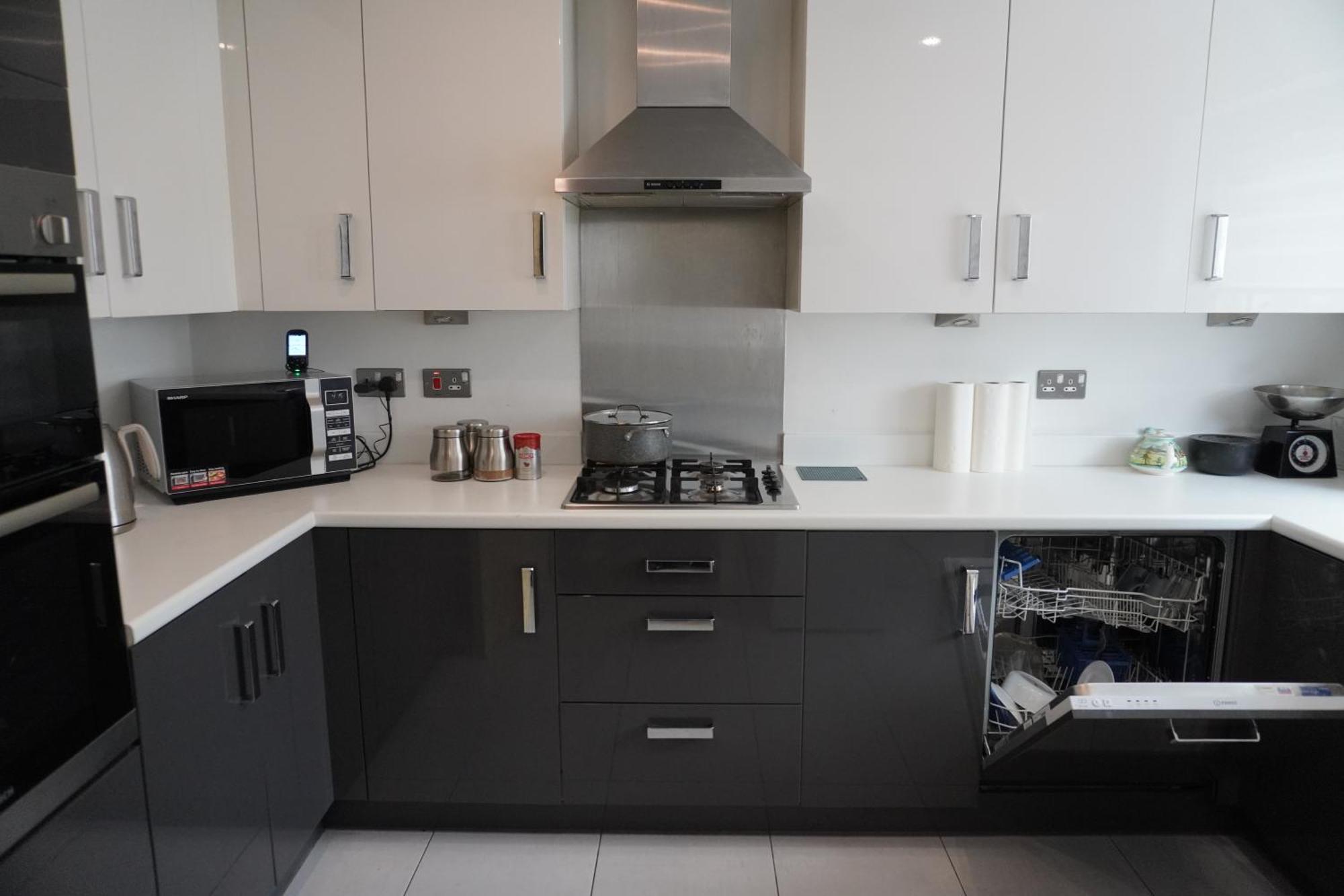 Luxury Rooms - Pick A Room - Free Parking & Kitchen Access, Near Etihad Stadium, The Coop Live & Piccadilly Station, Manchester Buitenkant foto